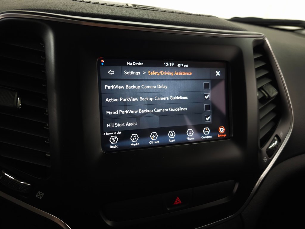 Used 2019 Jeep Cherokee Latitude w/ Popular Appearance Group image 22