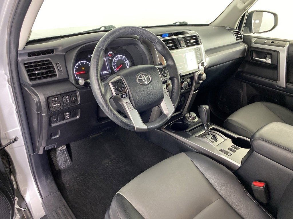 Used 2020 Toyota 4Runner SR5 Premium image 2