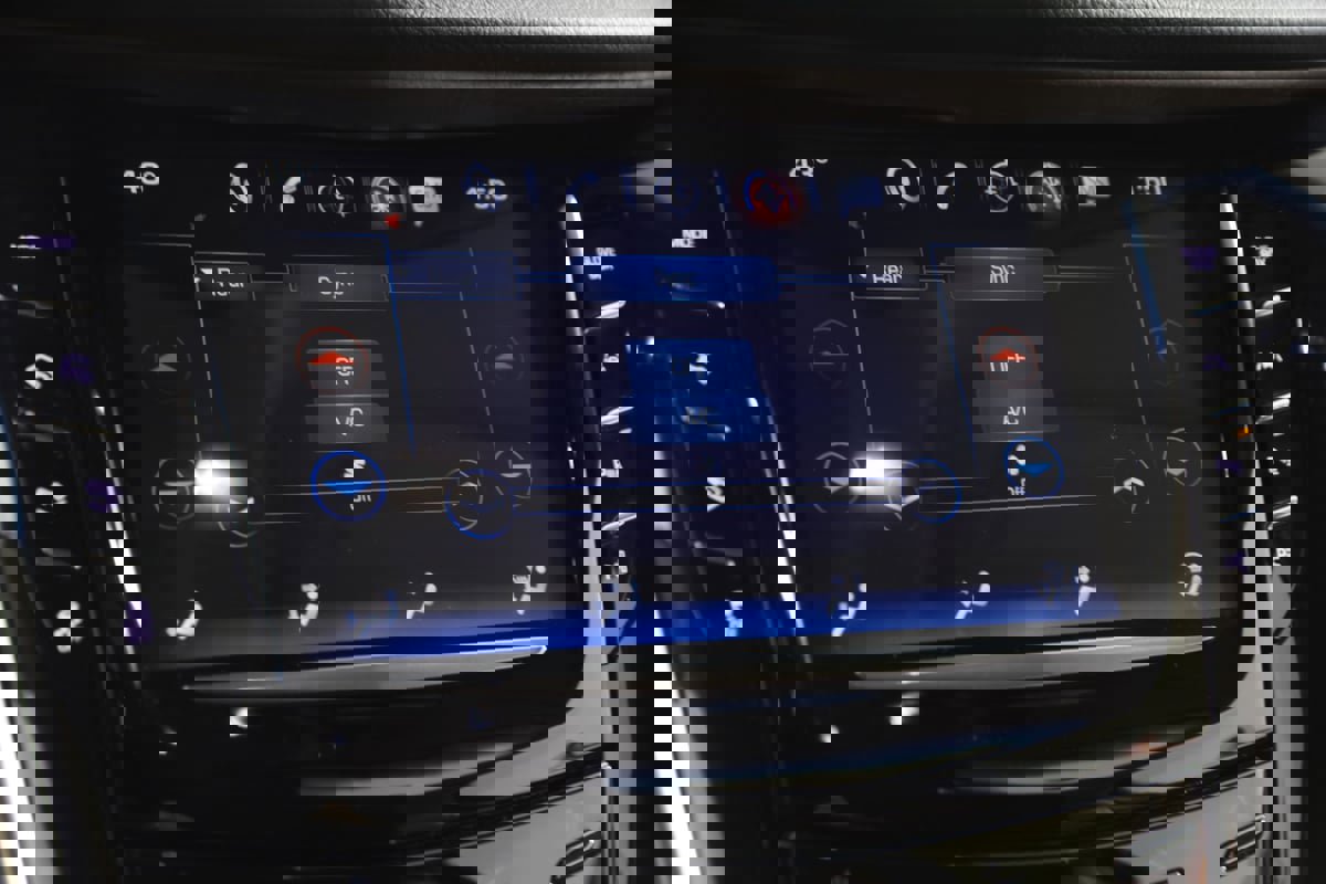 Used 2019 Cadillac Escalade ESV Premium Luxury AWD/4WD image 36