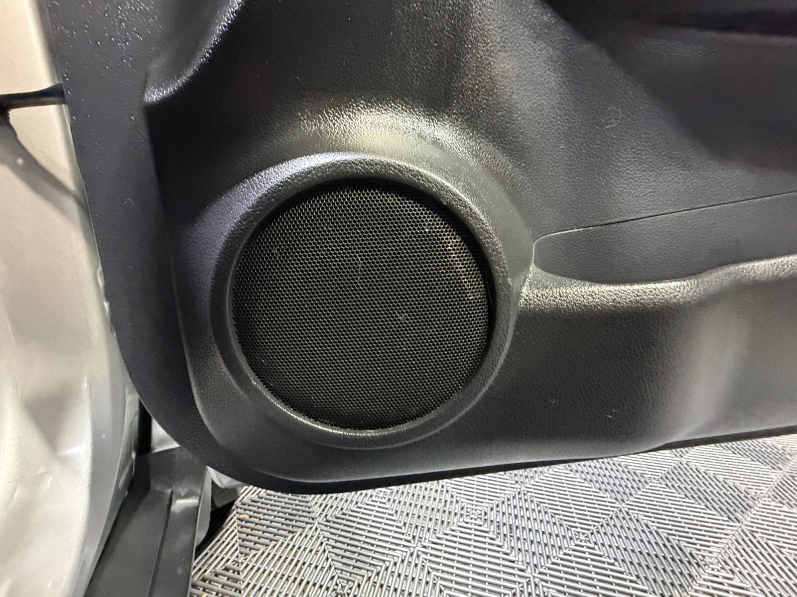 Used 2018 Nissan Rogue S FWD image 27