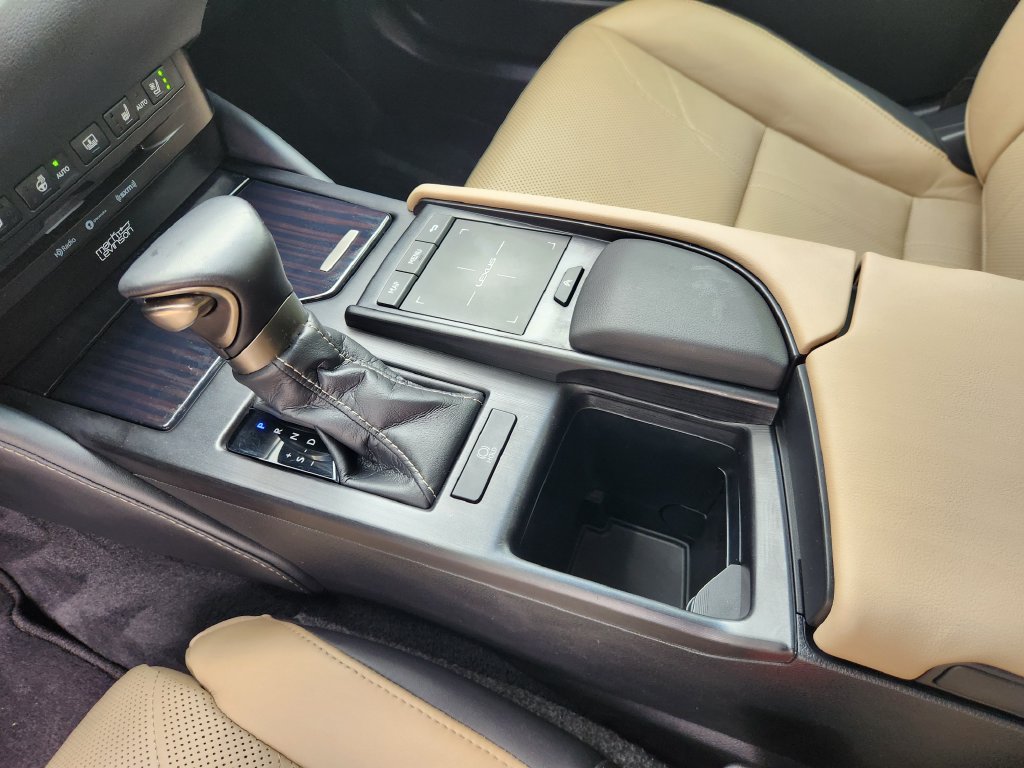 Used 2019 Lexus ES 350 Ultra Luxury w/ Accessory Package 2 FWD image 19
