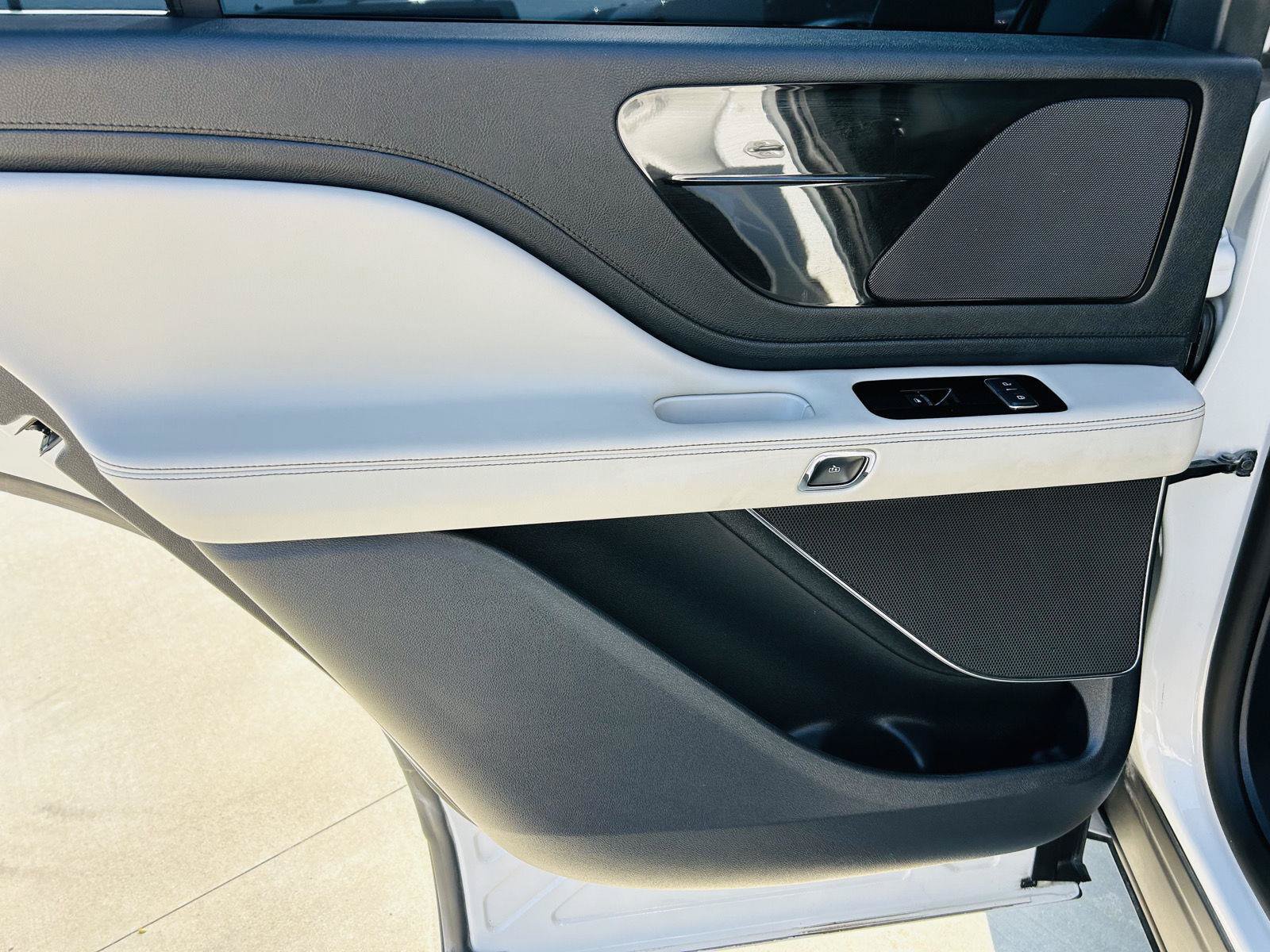 Used 2025 Lincoln Aviator AWD image 31