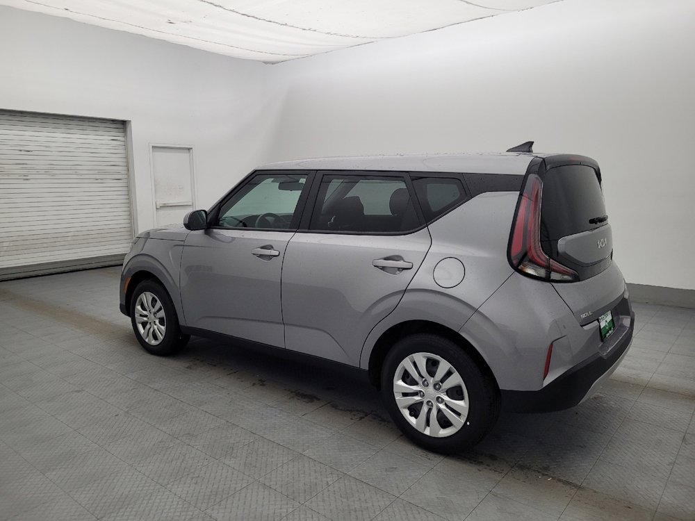 Used 2025 Kia Soul LX image 3