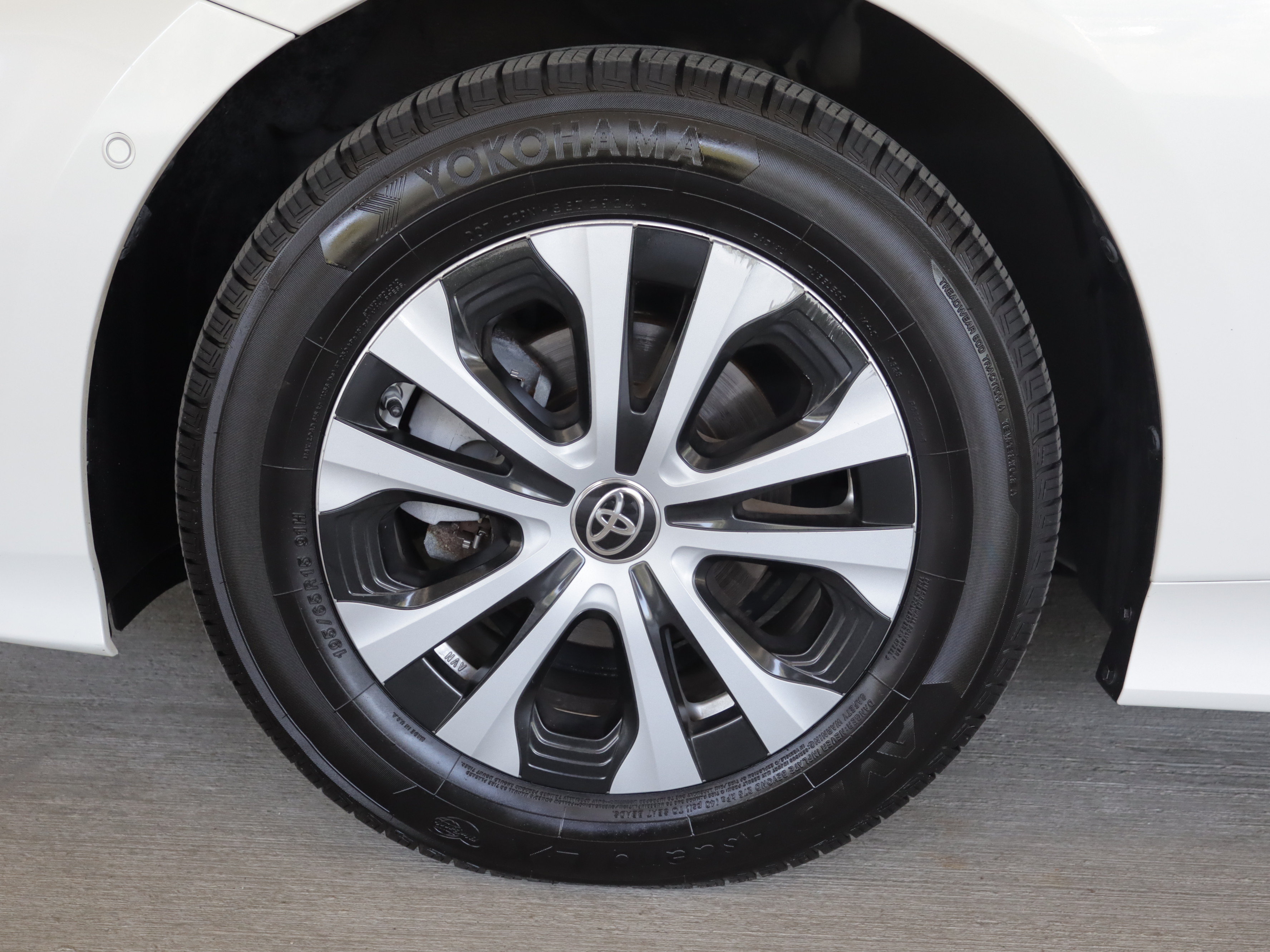 Used 2019 Toyota Prius AWD image 25