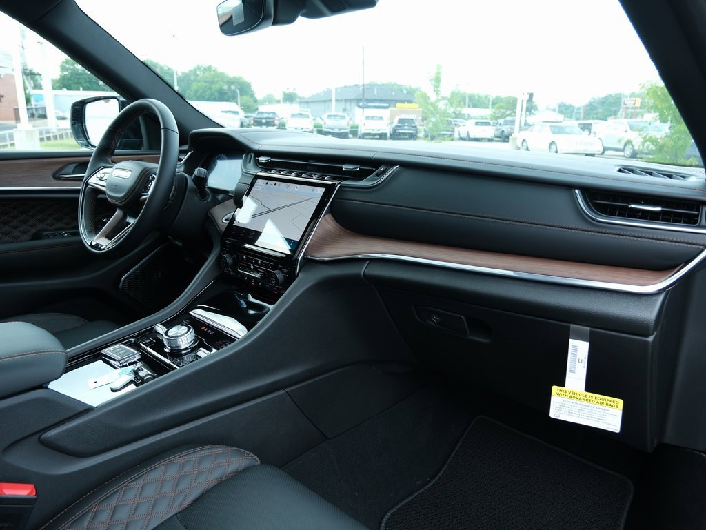 New 2025 Jeep Grand Cherokee Summit image 37