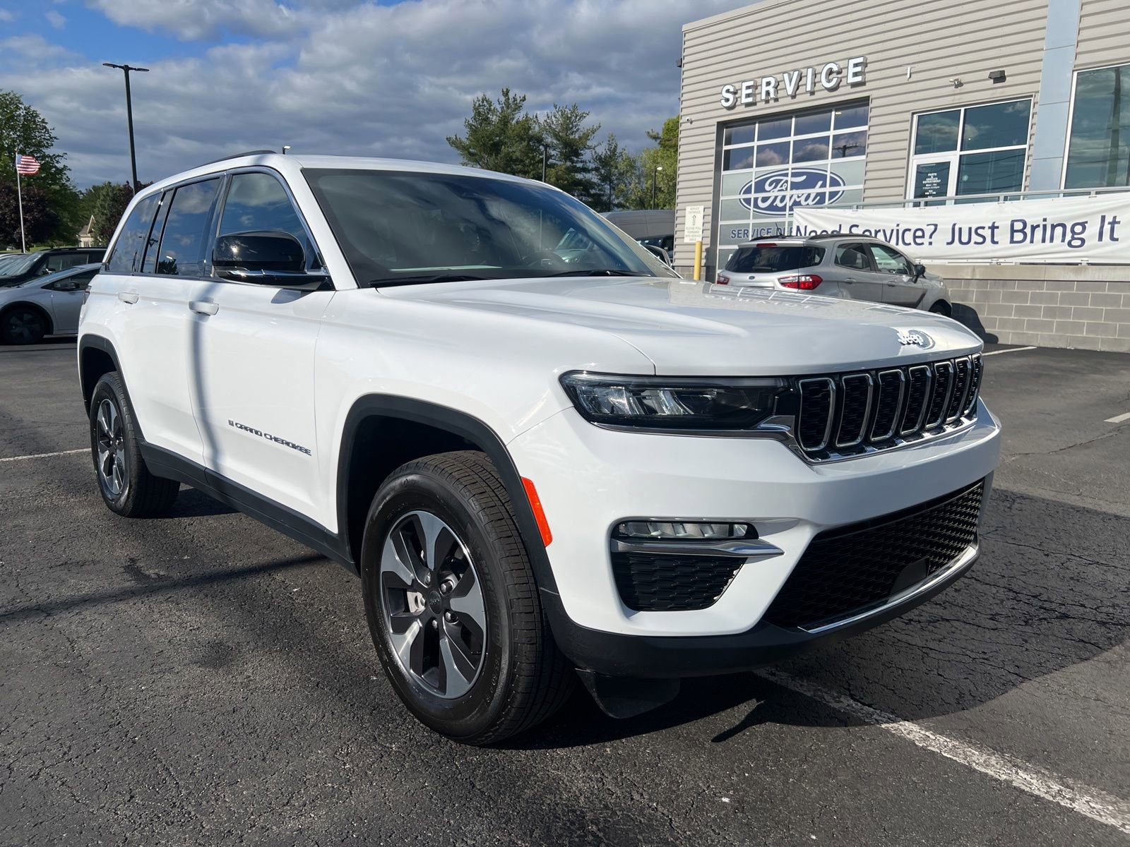 Used 2024 Jeep Grand Cherokee Limited 4xe AWD/4WD image 8