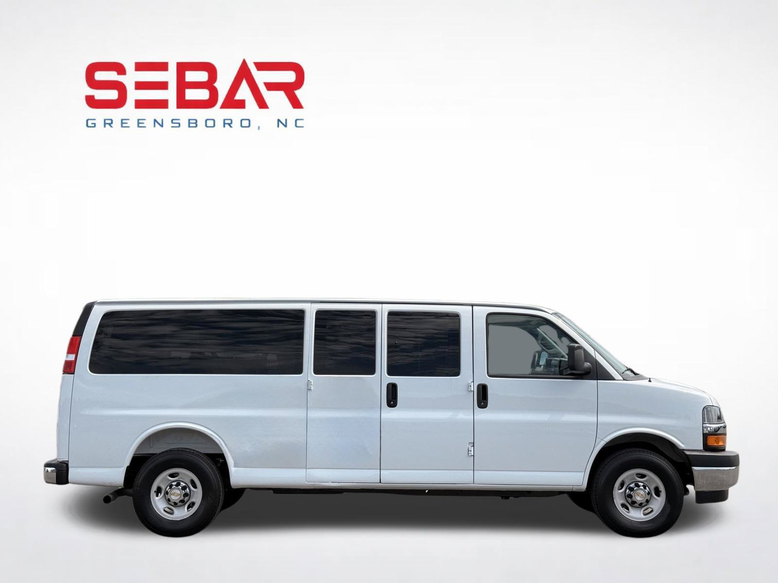 Used 2026 Chevrolet Express 3500 LT w/ LT Preferred Equipment Group RWD image 5