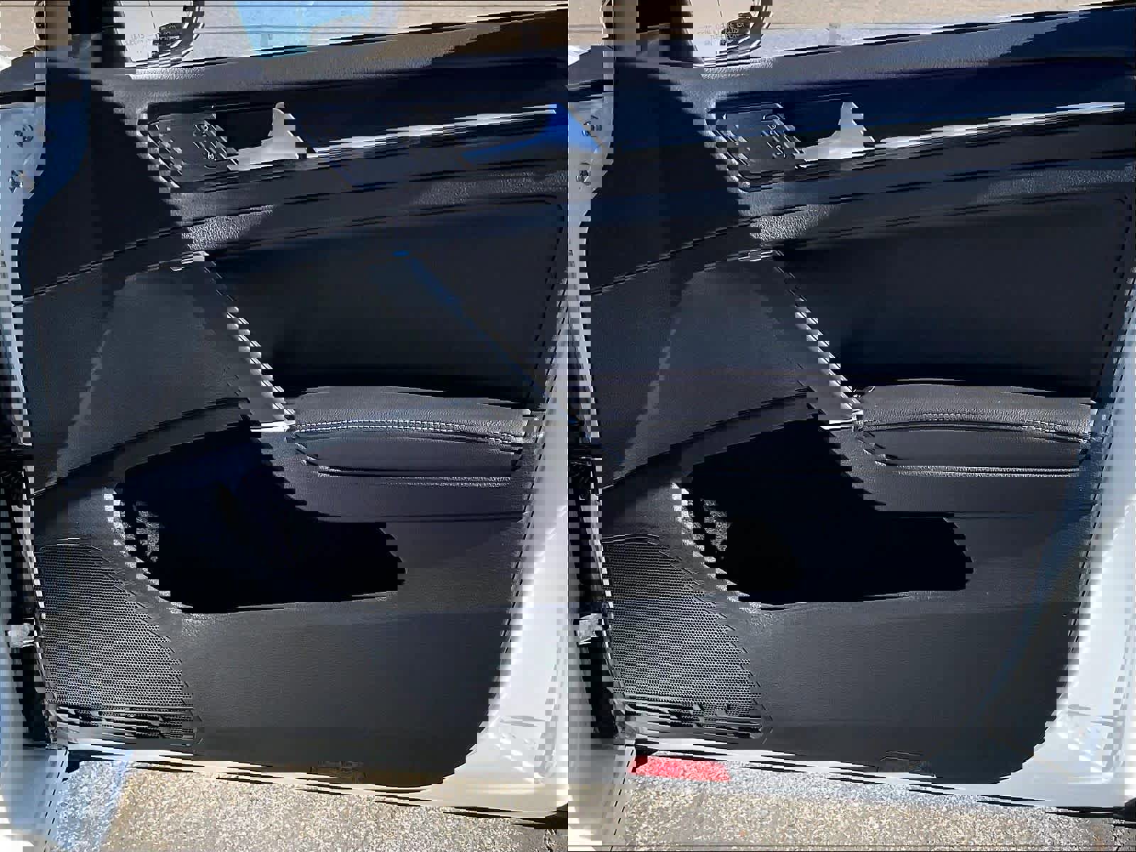 Used 2017 Volkswagen Golf R 4-Door image 24