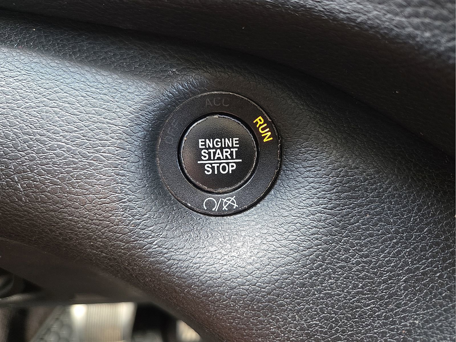 Used 2018 Jeep Cherokee Latitude Plus w/ Comfort/Convenience Group FWD image 21