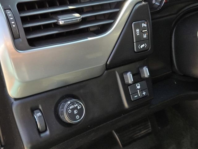 Used 2015 Chevrolet Suburban LTZ RWD image 22