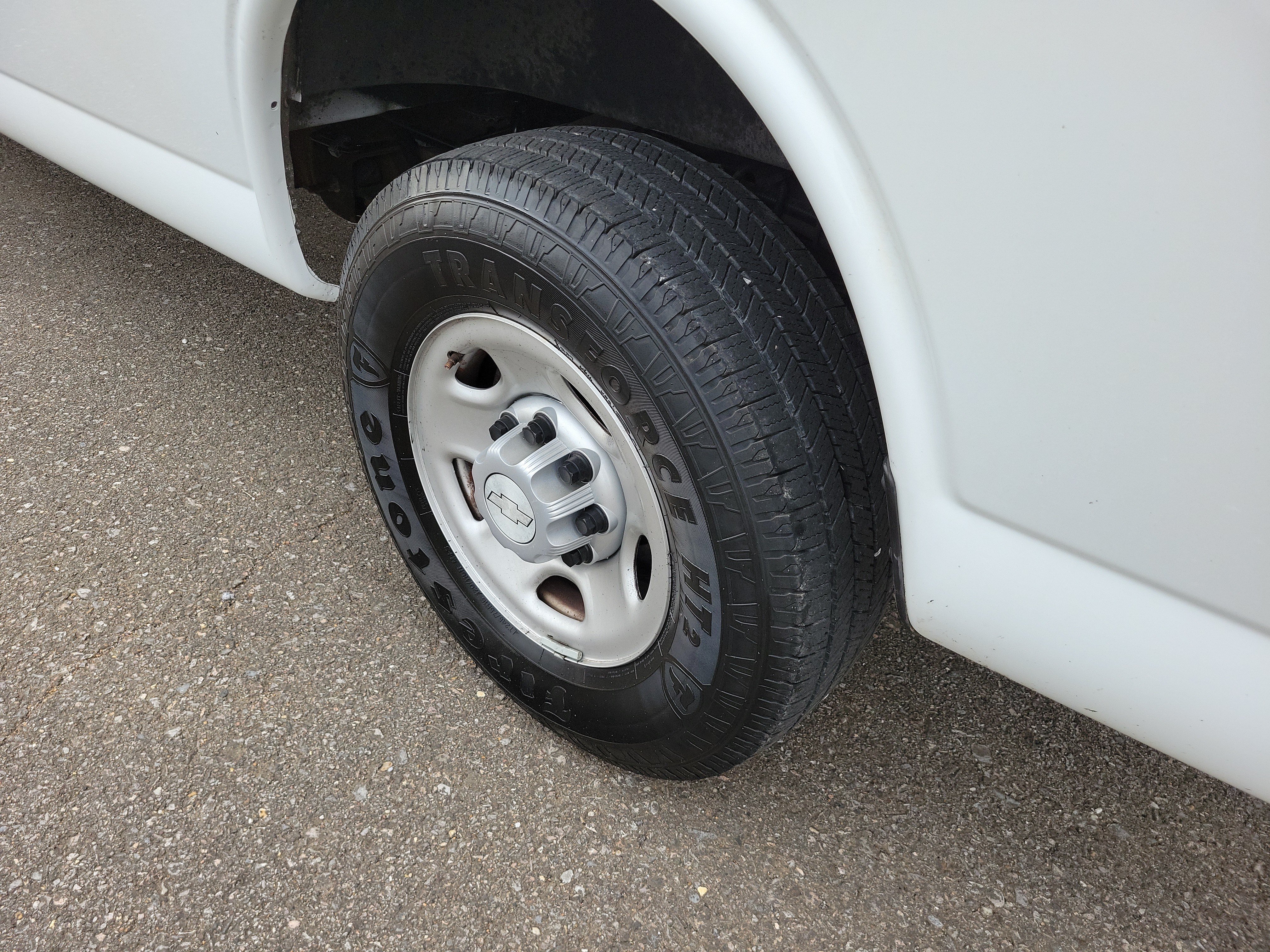 Used 2018 Chevrolet Express 2500 Extended RWD image 25