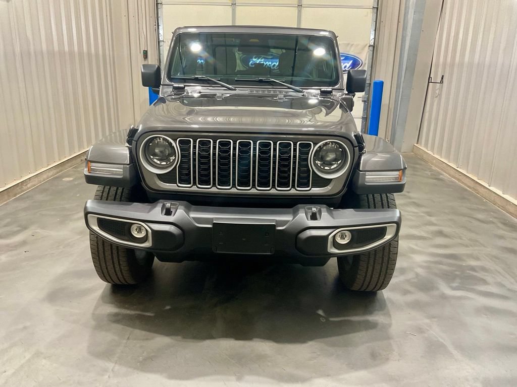 Used 2025 Jeep Wrangler Unlimited Sahara w/ Safety Group AWD/4WD image 5