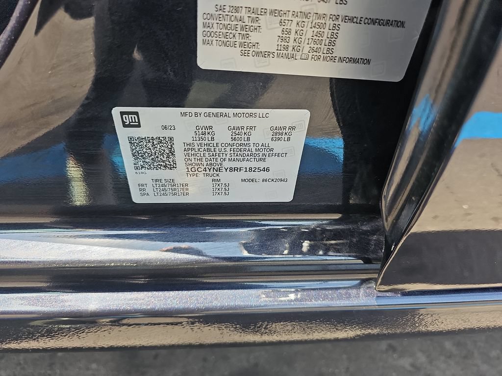 Used 2024 Chevrolet Silverado 2500 LT AWD/4WD image 32
