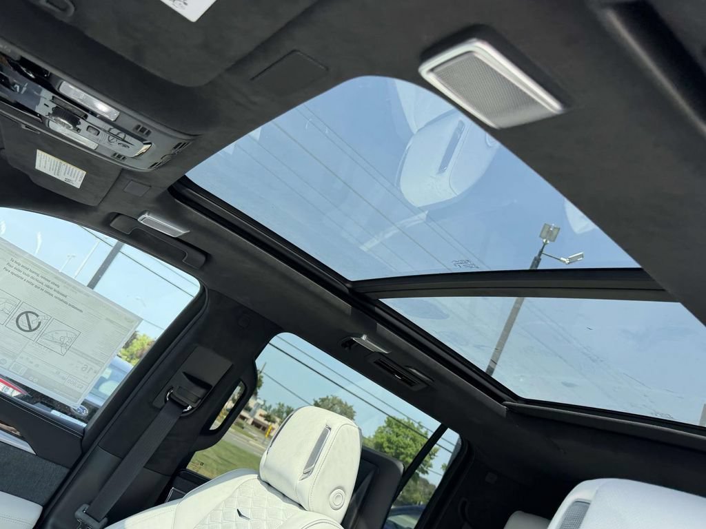 New 2026 Cadillac Escalade ESV Platinum Sport w/ LPO, ONYX Package AWD/4WD image 17