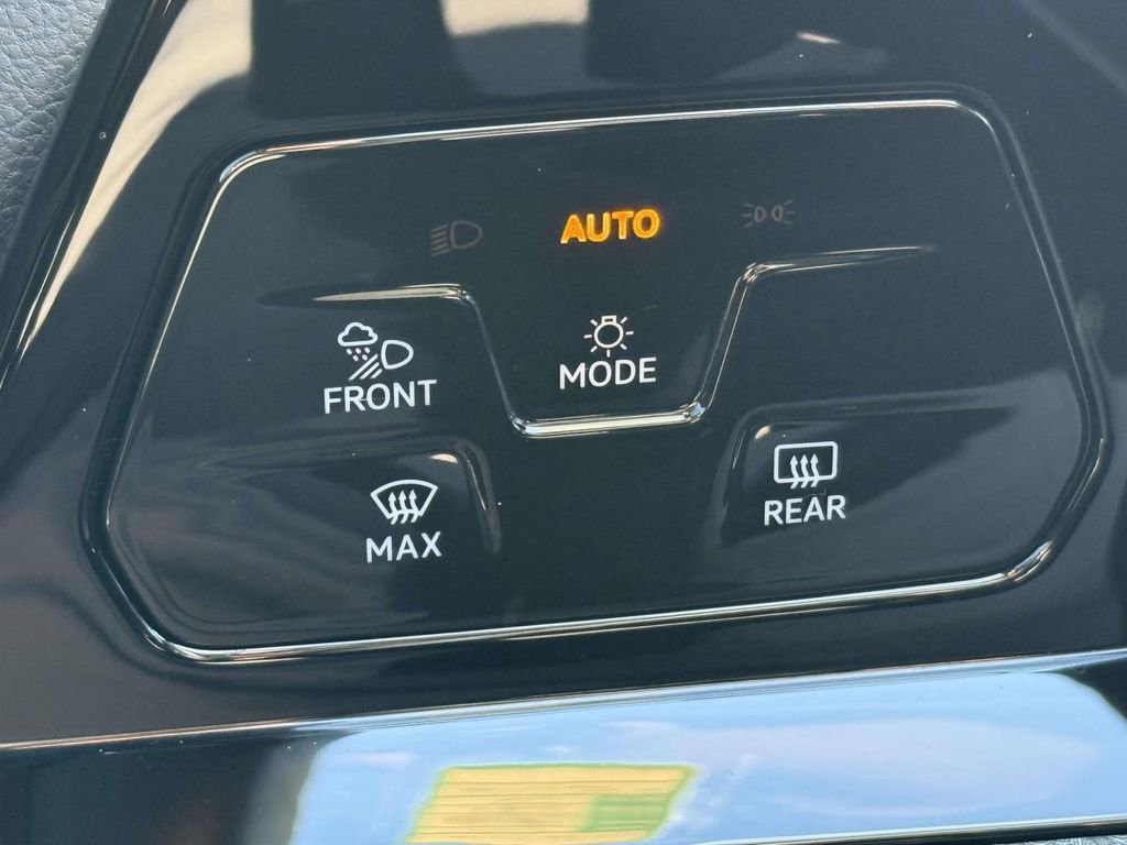 Used 2024 Volkswagen Golf R AWD/4WD image 23