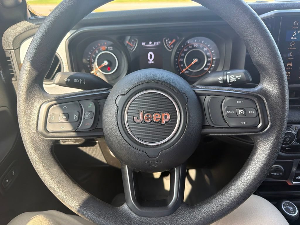 Used 2025 Jeep Wrangler Sport AWD/4WD image 18