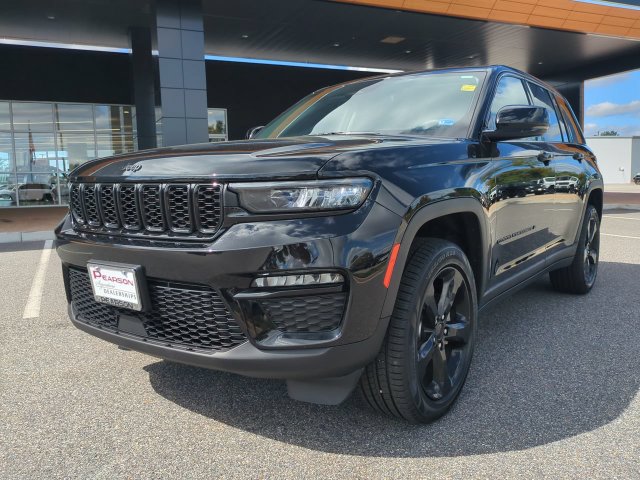 Used 2023 Jeep Grand Cherokee Limited w/ Black Appearance Package AWD/4WD image 8