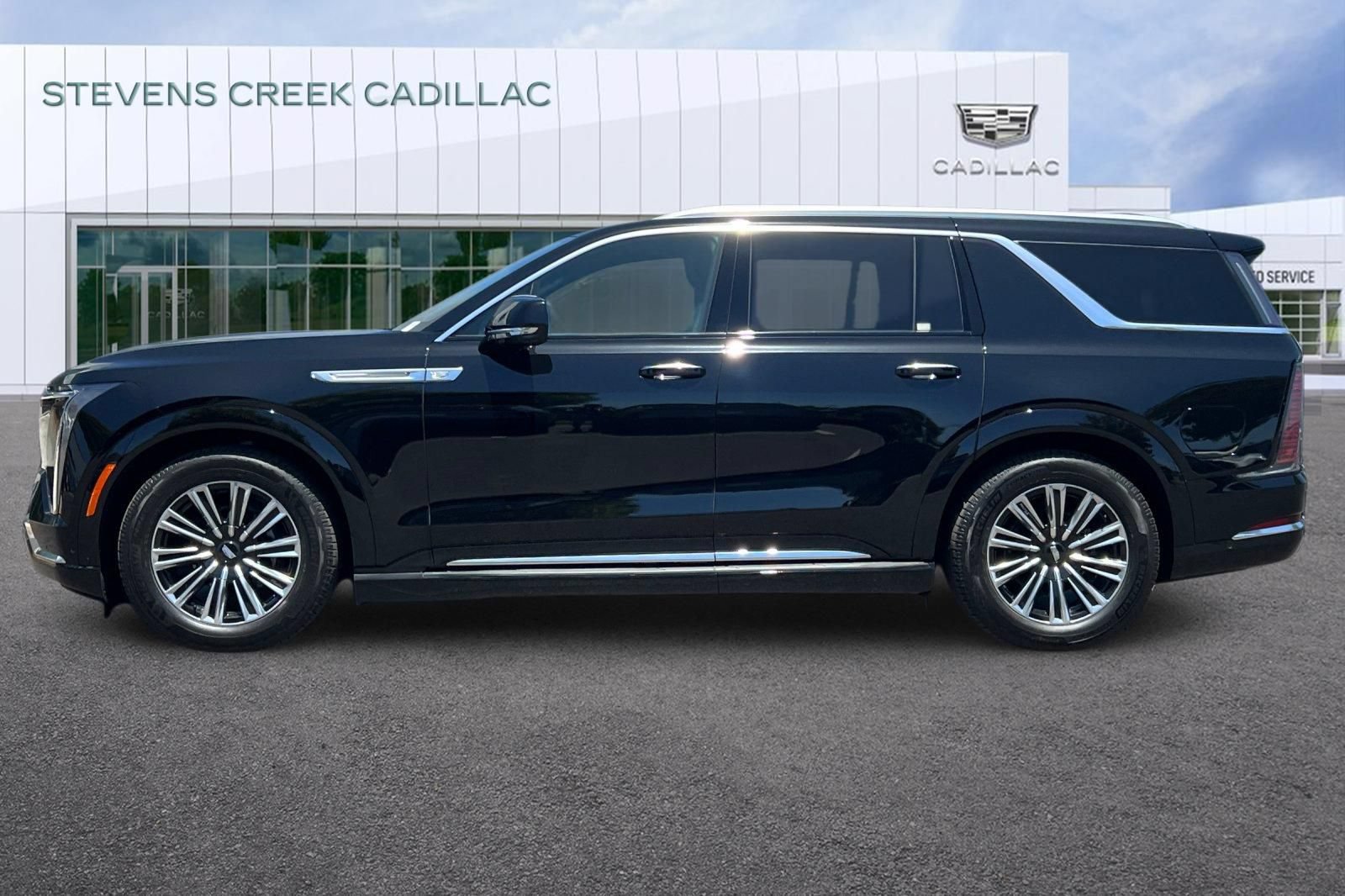 Used 2026 Cadillac Escalade IQL Luxury AWD/4WD image 6