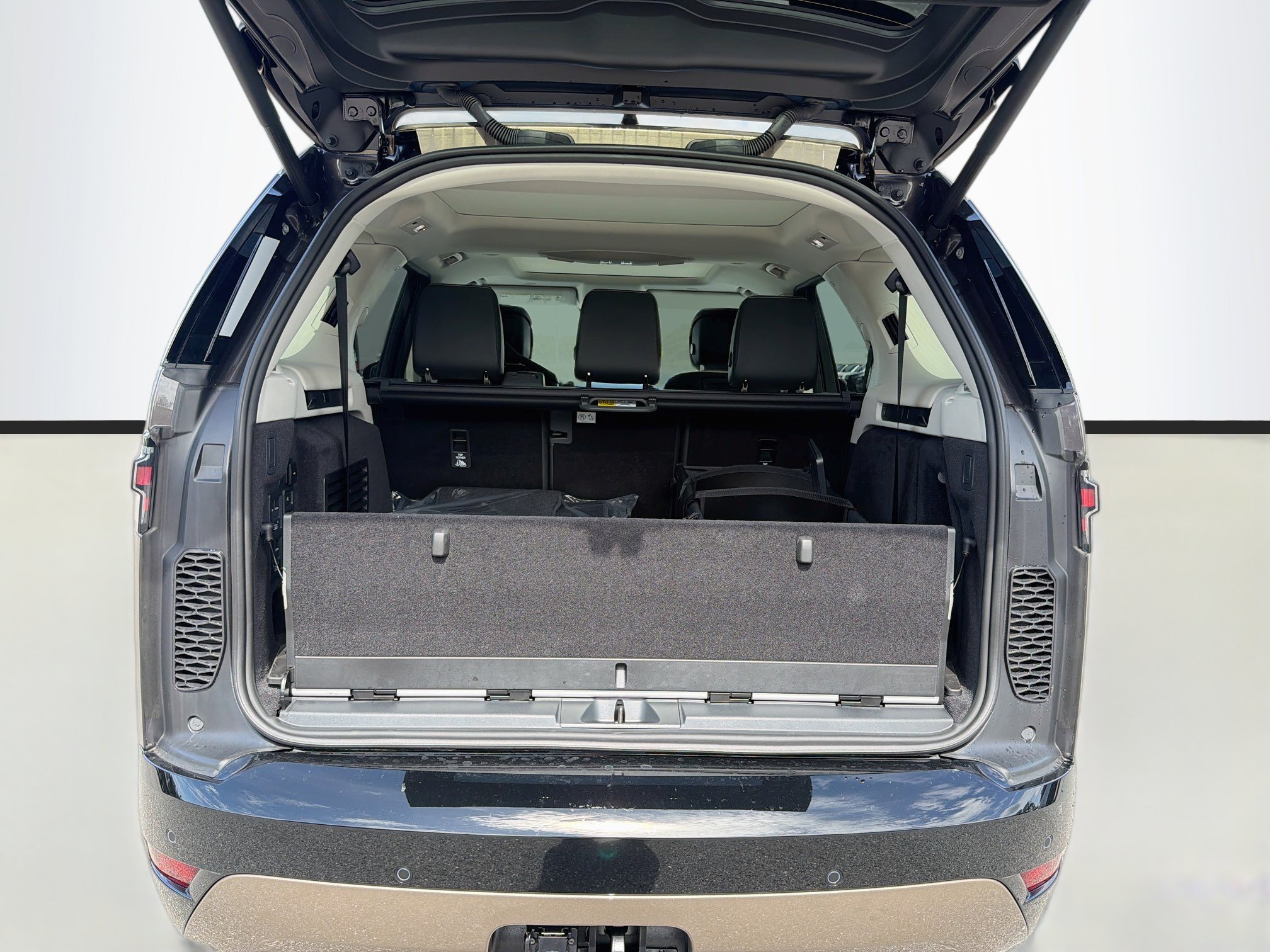 New 2026 Land Rover Discovery Limited Edition AWD/4WD image 46