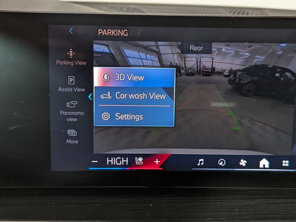 Used 2024 BMW X7 xDrive40i w/ Executive Package image 33