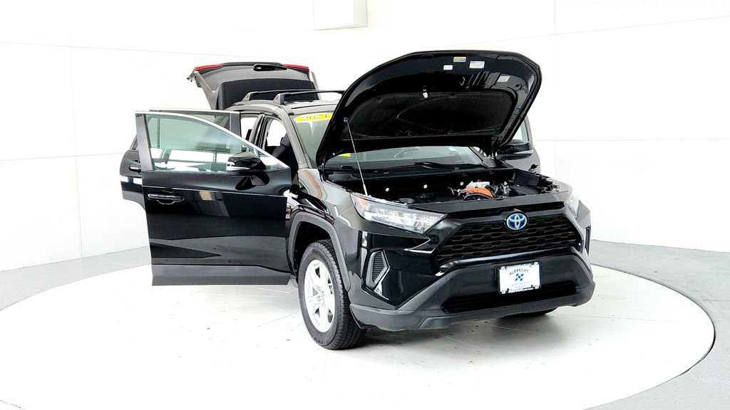 Used 2021 Toyota RAV4 LE w/ Carpet Mat Package (TMS) AWD/4WD image 9
