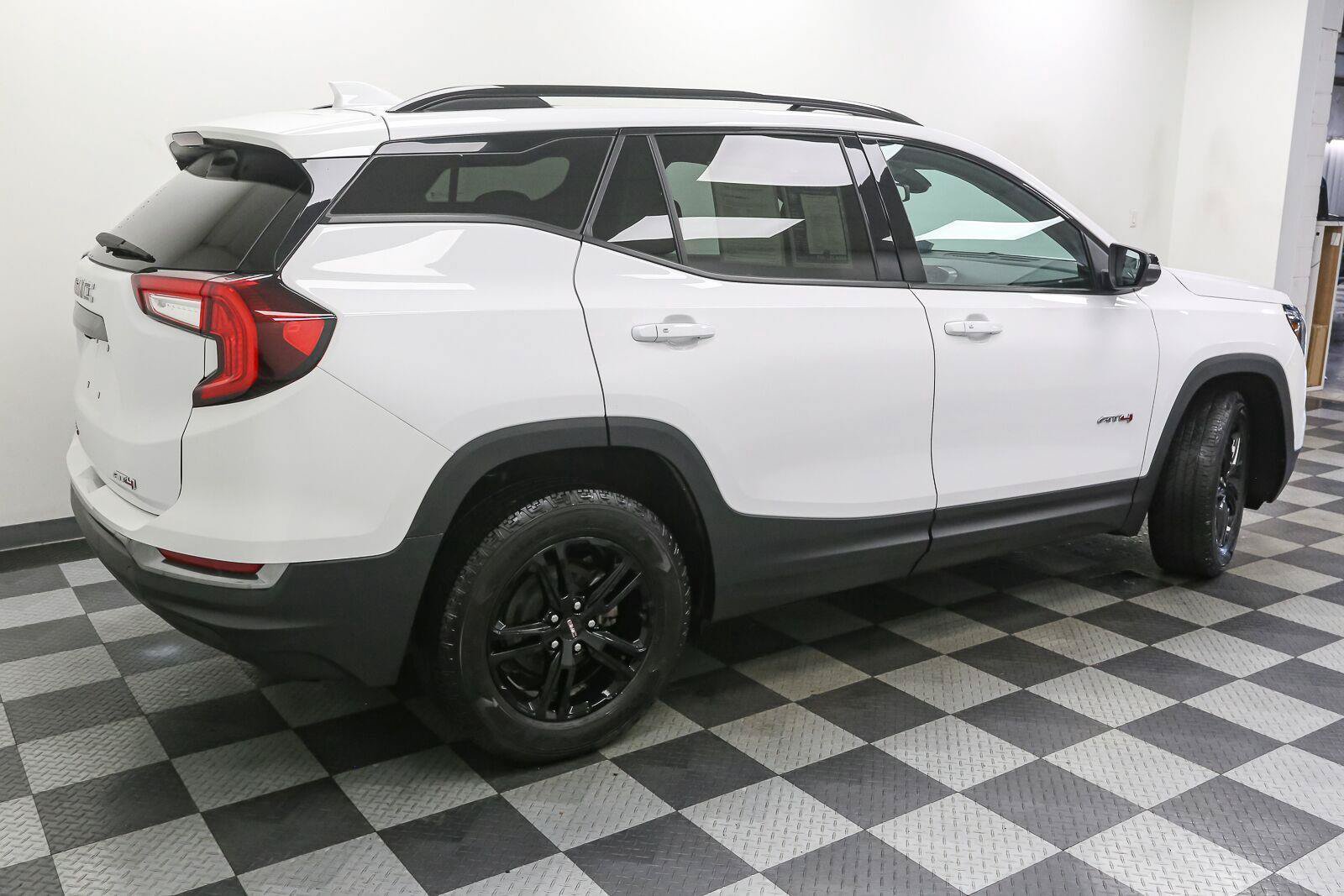 Used 2023 GMC Terrain AT4 AWD/4WD image 10