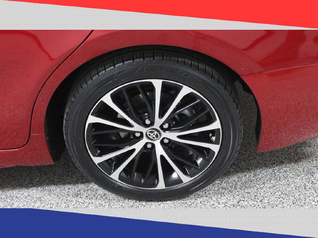 Used 2020 Toyota Camry SE w/ Carpet Mat Package image 36