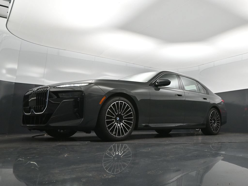 Certified 2026 BMW 740i w/ Executive Package RWD image 38