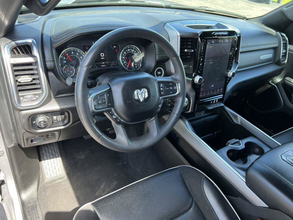 Used 2025 RAM 1500 Laramie AWD/4WD image 18