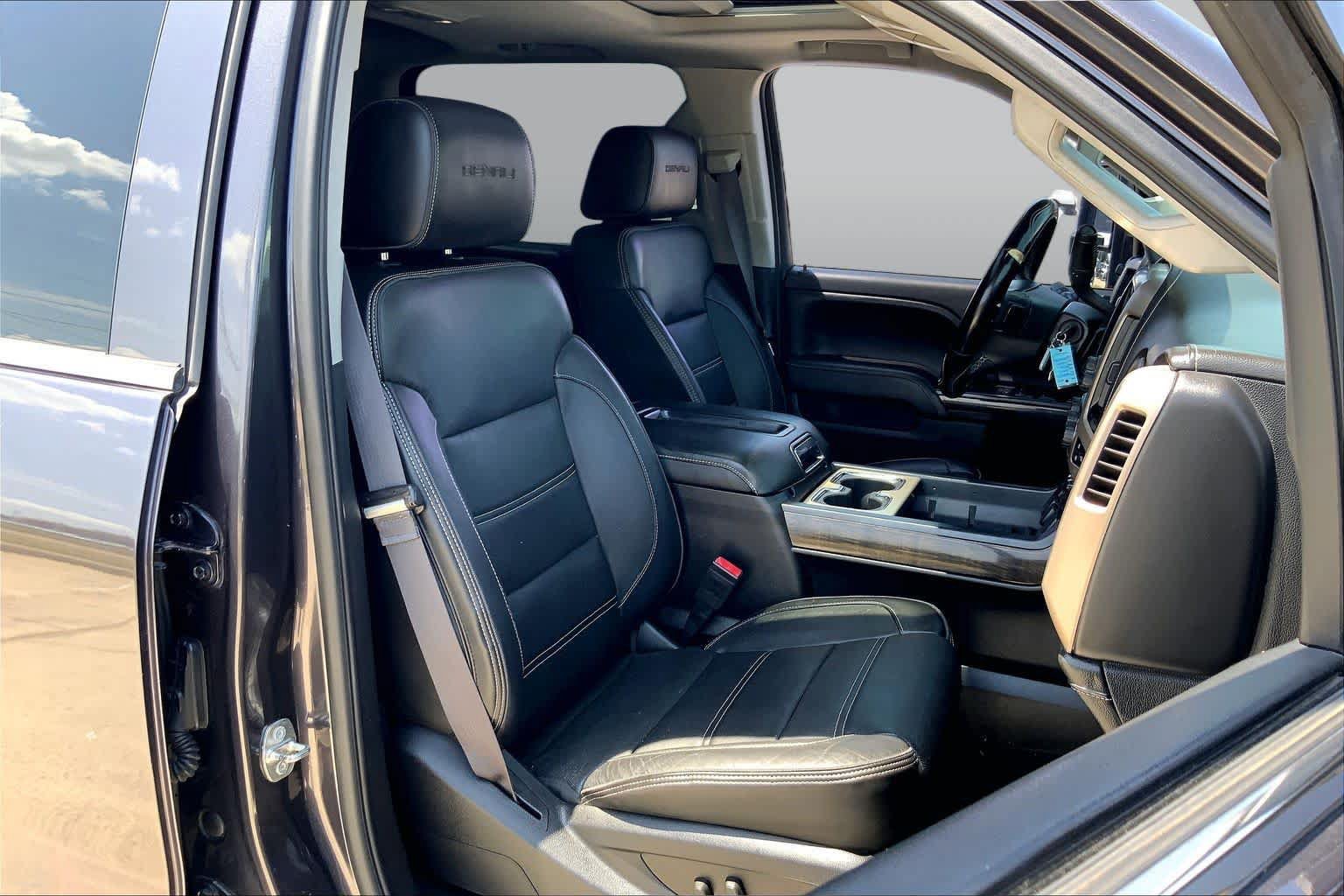 Used 2015 GMC Sierra 2500 Denali w/ Duramax Plus Package AWD/4WD image 9