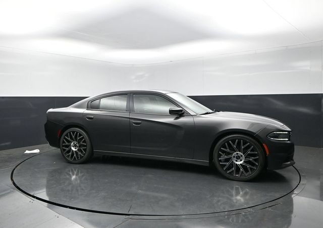 Used 2019 Dodge Charger SXT w/ Leather Interior Group RWD image 6