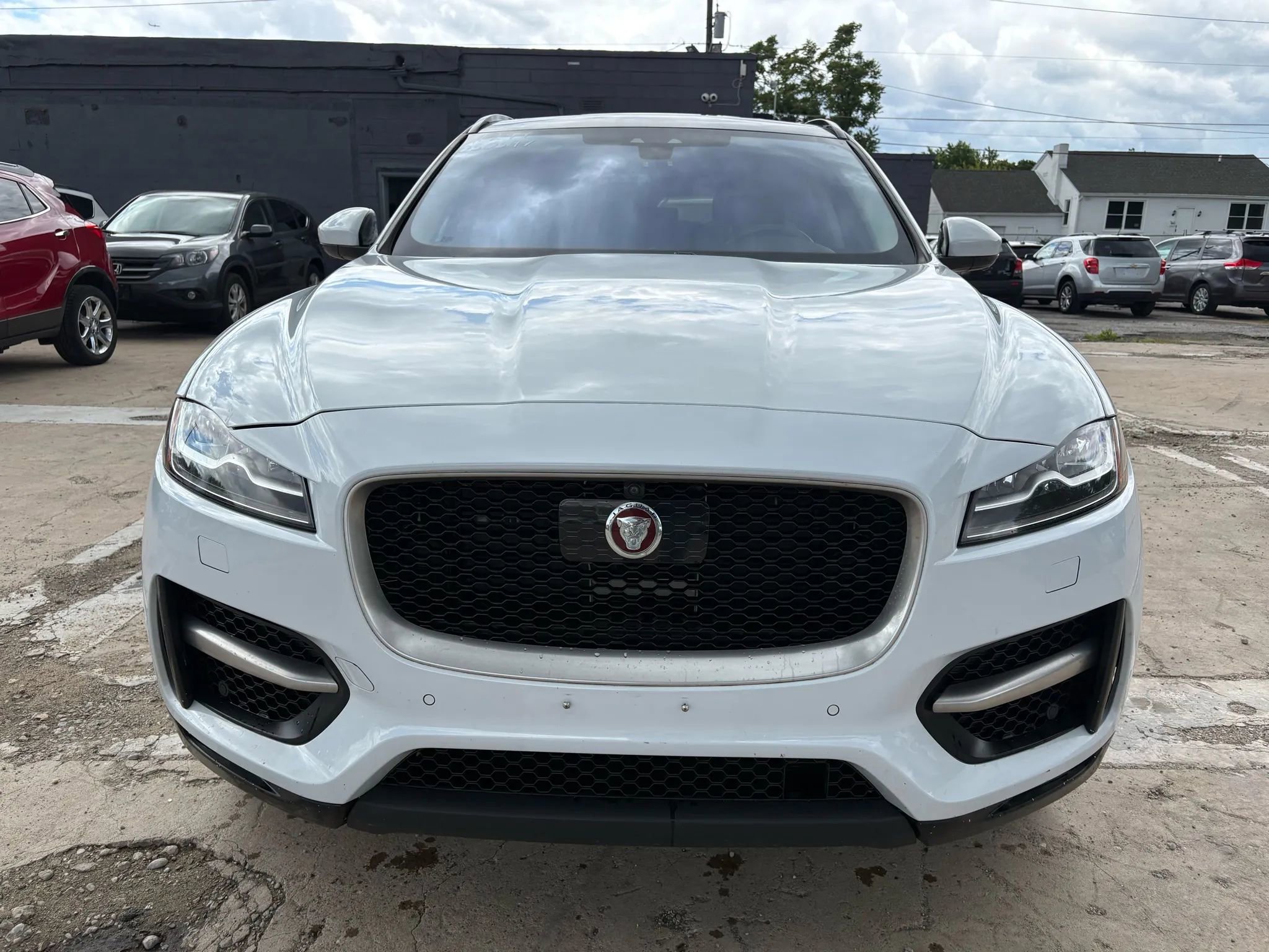 Used 2017 Jaguar F-PACE R-Sport image 2