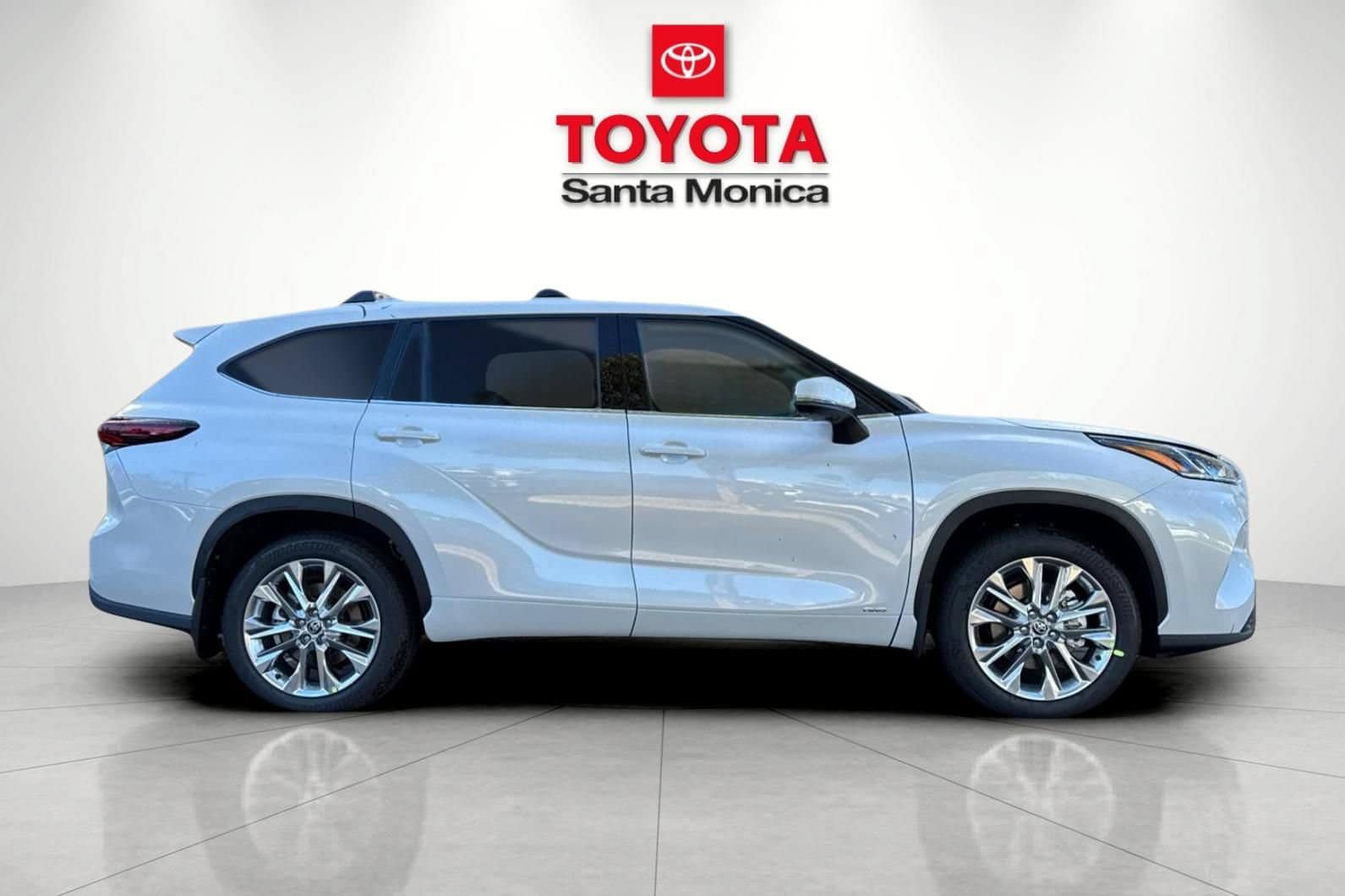 New 2026 Toyota Highlander Limited AWD/4WD image 2