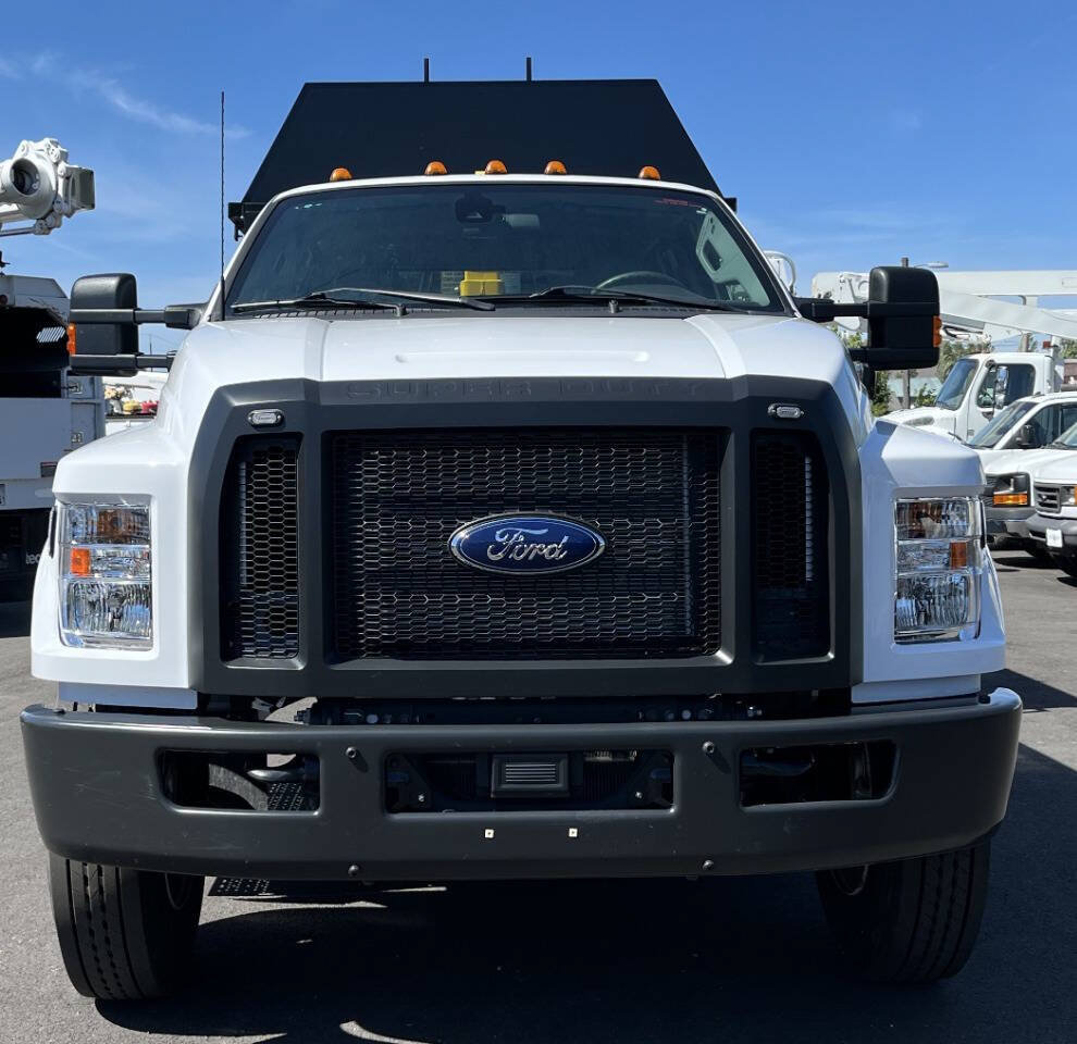 Used 2023 Ford F750 2WD Crew Cab Super Duty image 2