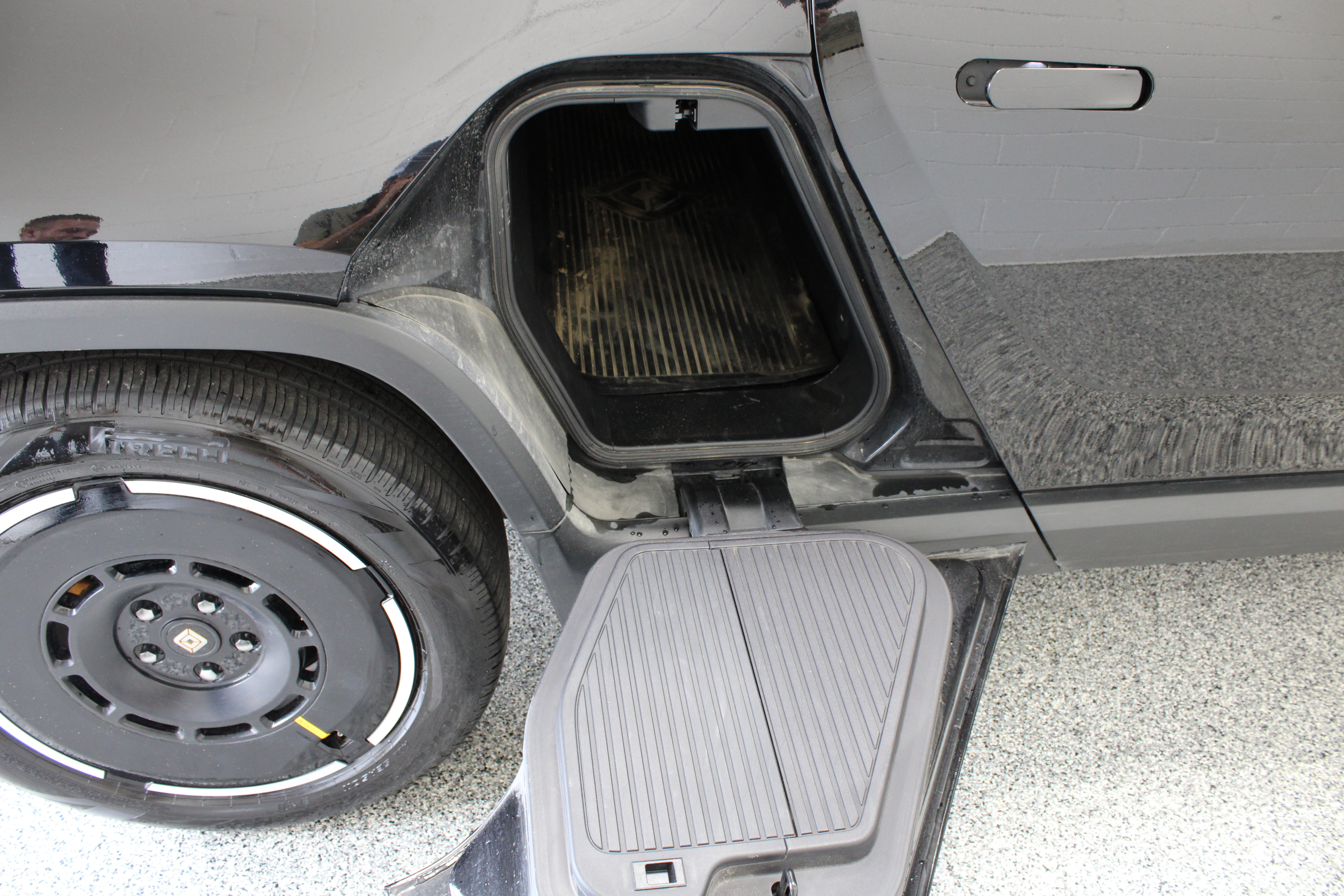 Used 2025 Rivian R1T Premium Tri AWD/4WD image 33
