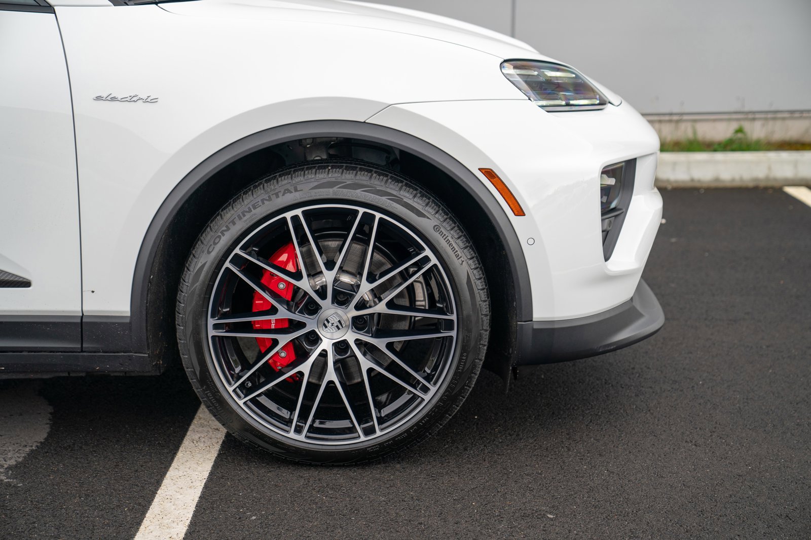 New 2026 Porsche Macan 4S Electric AWD/4WD image 9