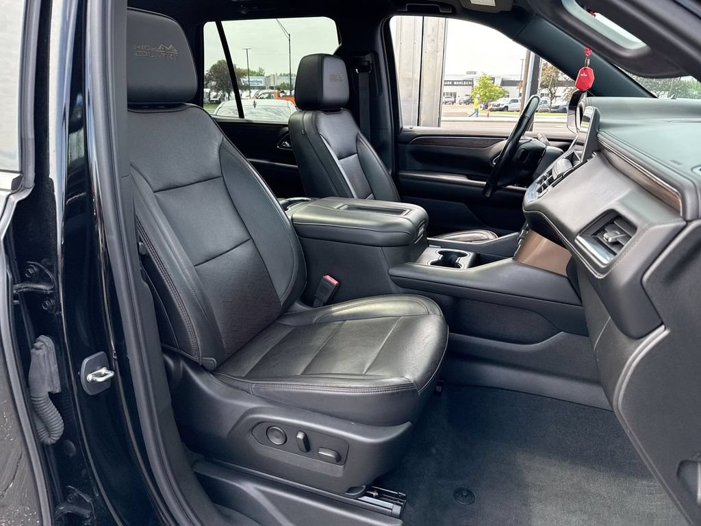 Used 2021 Chevrolet Tahoe High Country w/ Premium Package AWD/4WD image 26