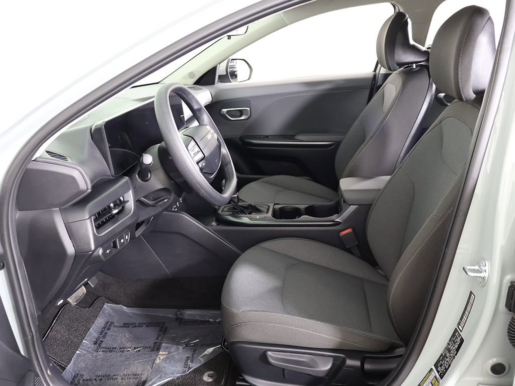 Used 2025 Kia K4 LXS image 29