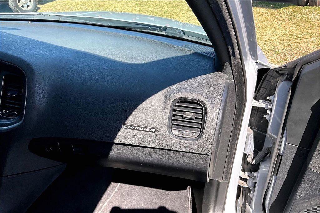 Used 2022 Dodge Charger SXT w/ Blacktop Package image 16