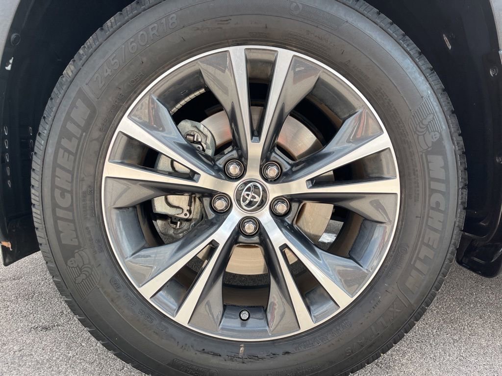 Used 2016 Toyota Highlander XLE image 12