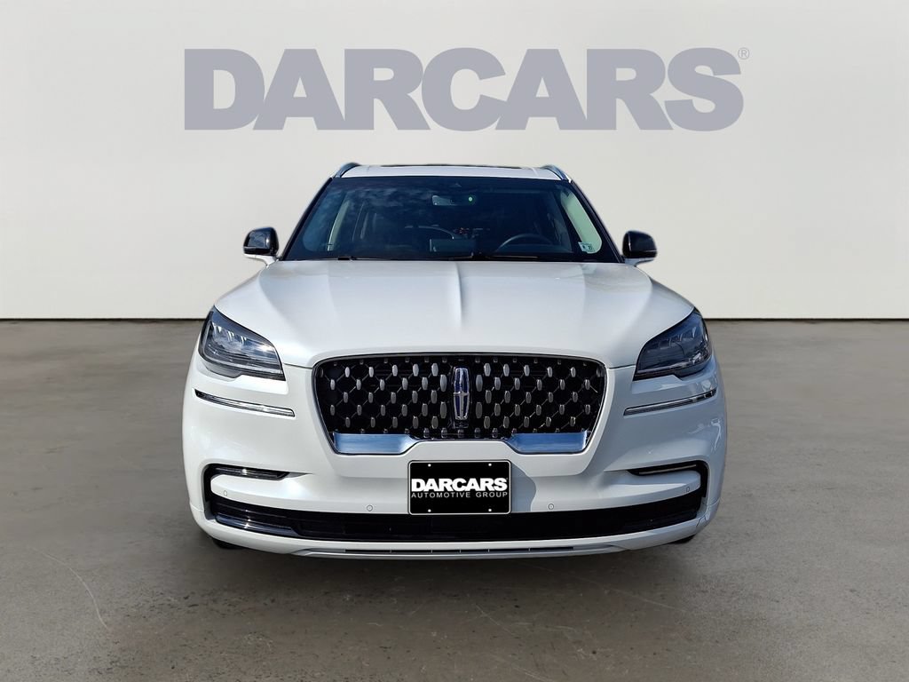Used 2023 Lincoln Aviator Grand Touring w/ Elements Package Plus AWD/4WD image 2