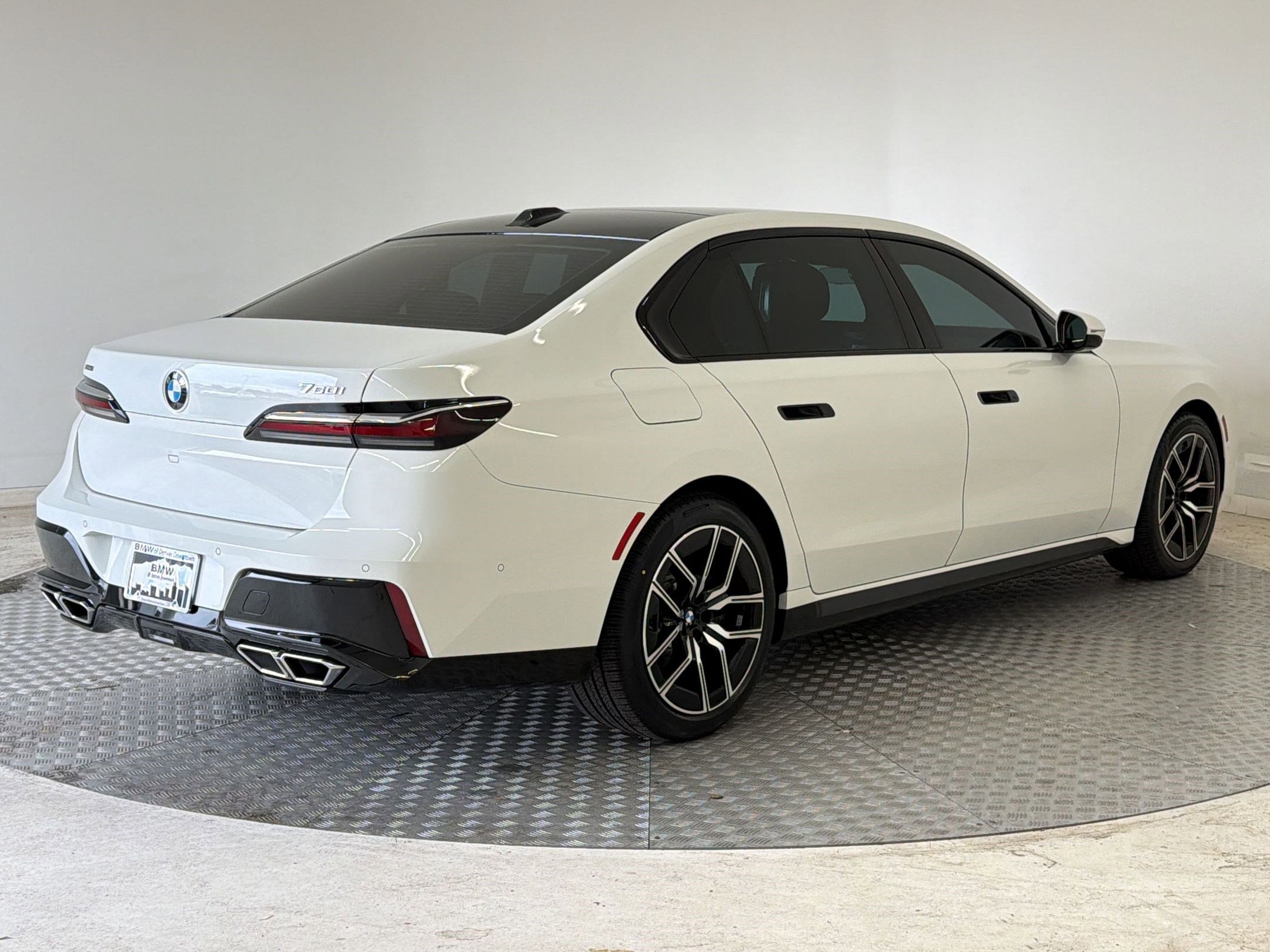 Certified 2024 BMW 760i xDrive AWD/4WD image 9