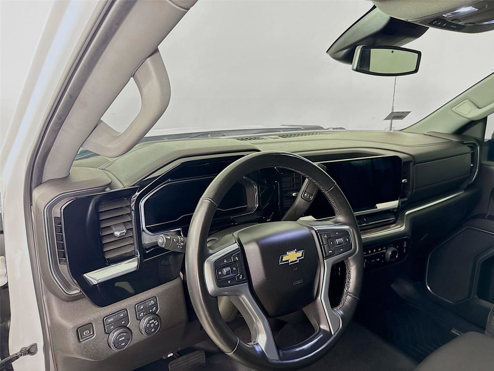 Used 2024 Chevrolet Silverado 2500 LTZ image 9