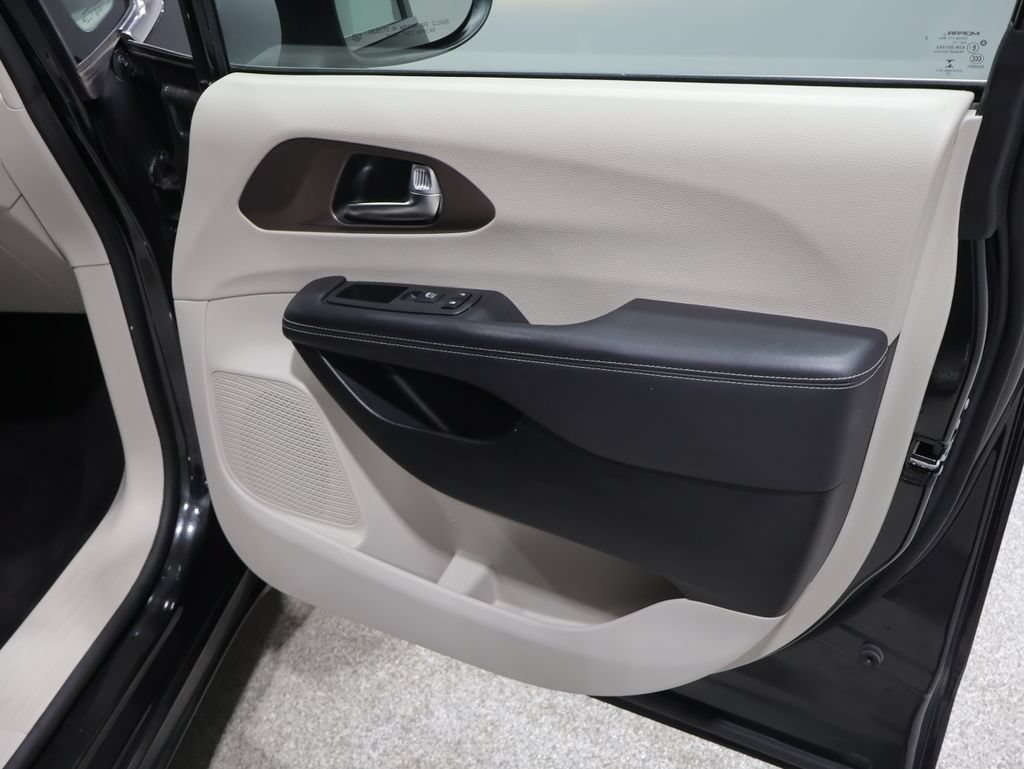 Certified 2023 Chrysler Voyager LX FWD image 27