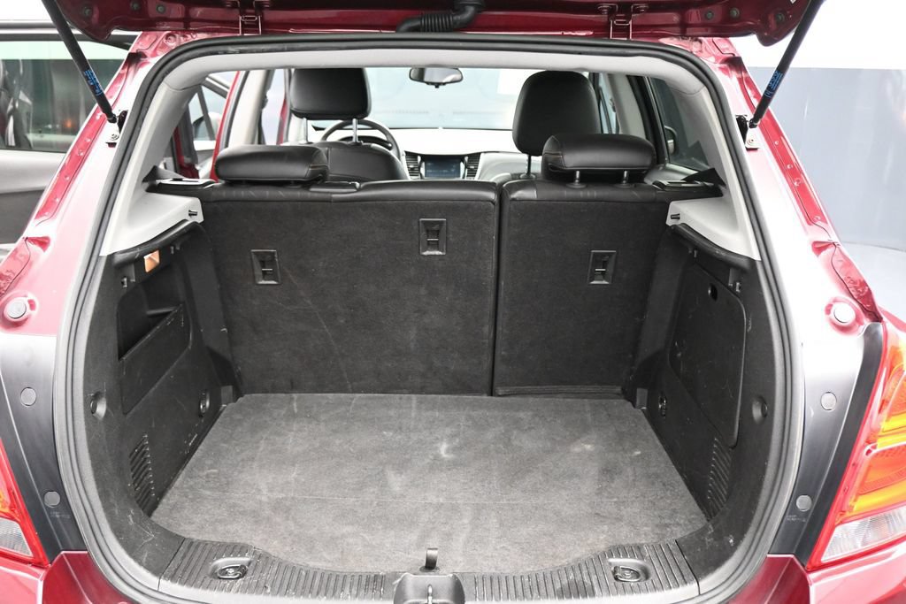 Used 2017 Chevrolet Trax LT w/ Sun & Sound Package FWD image 29