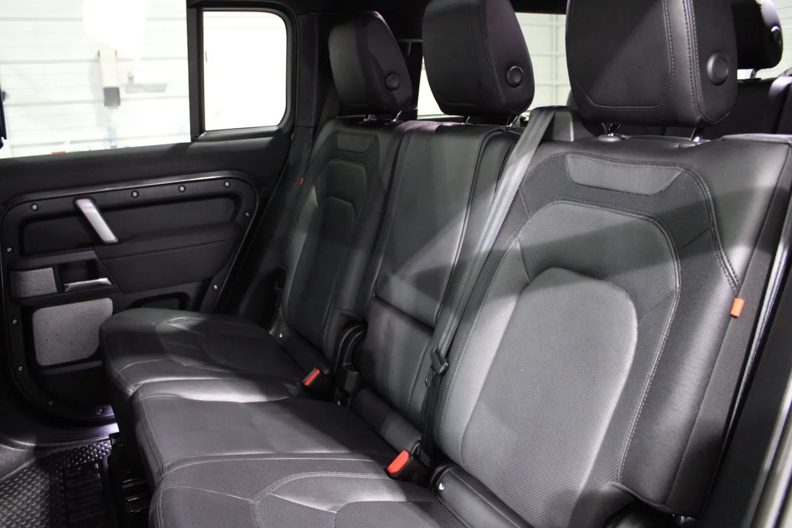 Used 2023 Land Rover Defender 130 X-Dynamic SE AWD/4WD image 44