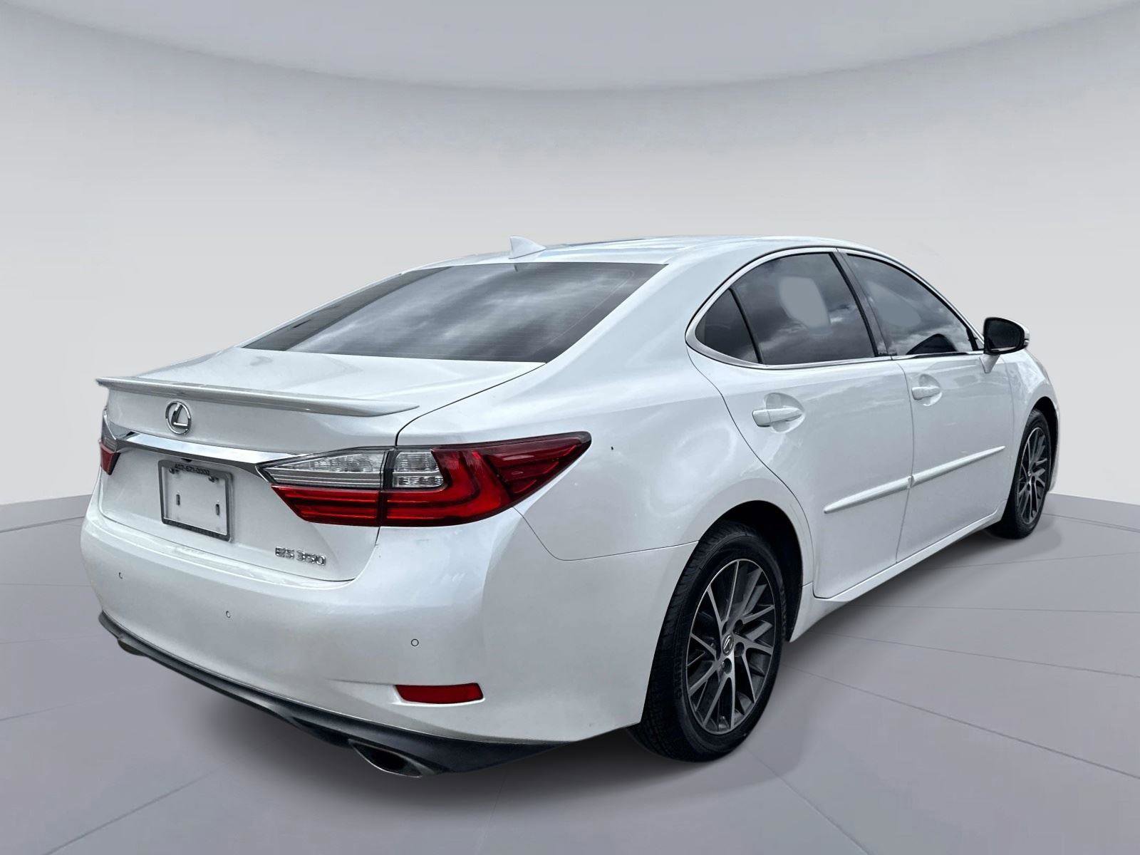 Used 2016 Lexus ES 350 w/ Luxury Package w/Wood Trim FWD image 4