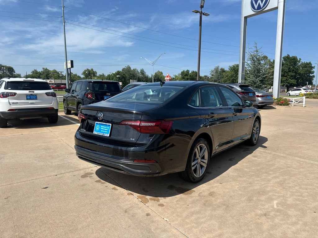 Used 2024 Volkswagen Jetta SE w/ Panoramic Sunroof Package FWD image 5