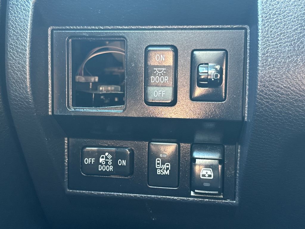 Used 2017 Toyota Tundra Platinum AWD/4WD image 31