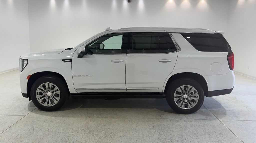 Used 2023 GMC Yukon Denali AWD/4WD image 2